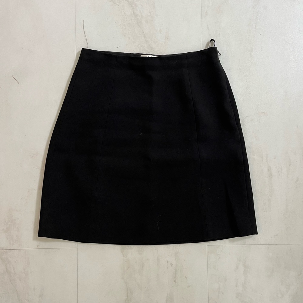 Aritzia black mini skirt size 2/XS